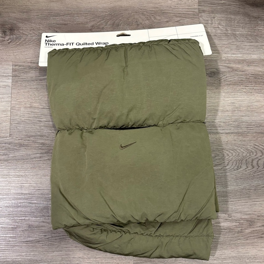 New Nike ThermaFit Quilted Wrap
